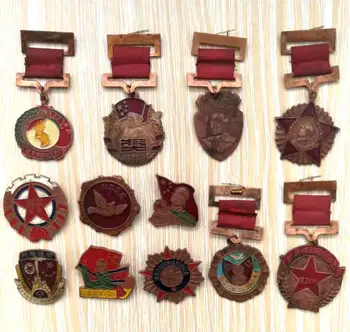 12 BUC Vechi Militar Chinez Capitolul Medalie de Erou Comemora Insigne Semnat 1951' Bedge Timbru