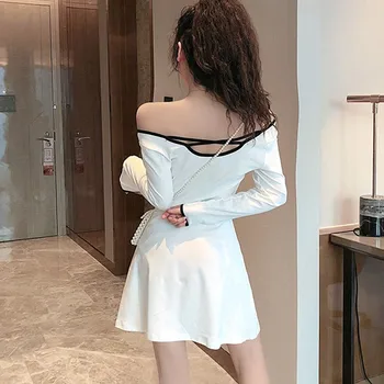 2020 Femei Coreene Scrisoare De Imprimare Slash Gât Rochie Mini Sexy Cu Maneci Lungi Casual De Toamna Alb-Negru De Pe Umăr Vestidos