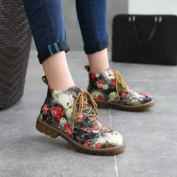 2021Martin cizme femei pantofi de Vest stil cowboy Europa și America de frumos retro floral mic, plat cu cizme de mare ajutor