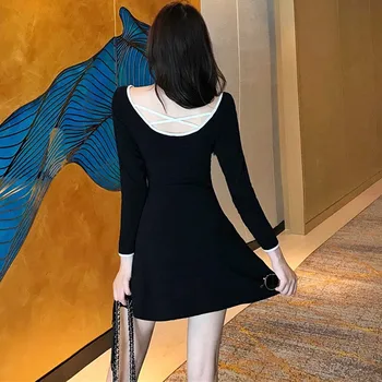 2020 Femei Coreene Scrisoare De Imprimare Slash Gât Rochie Mini Sexy Cu Maneci Lungi Casual De Toamna Alb-Negru De Pe Umăr Vestidos