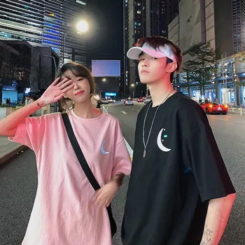 Cupluri de vară cu mânecă scurtă t-shirt pentru bărbați și femei coreene pierde trendy reflectorizante uri de nișă sens design nou pe jumătate cu mâneci topuri