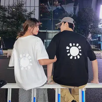 Cupluri de vară cu mânecă scurtă t-shirt pentru bărbați și femei coreene pierde trendy reflectorizante uri de nișă sens design nou pe jumătate cu mâneci topuri