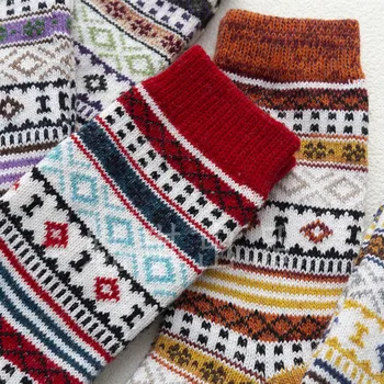 Retro Cu Dungi Colorate, Ciorapi De Lână Femei Toamna Iarna Gros Cald Șosete De Moda Casual Sosete Pentru Barbati Femei De Culoare Aleatorii